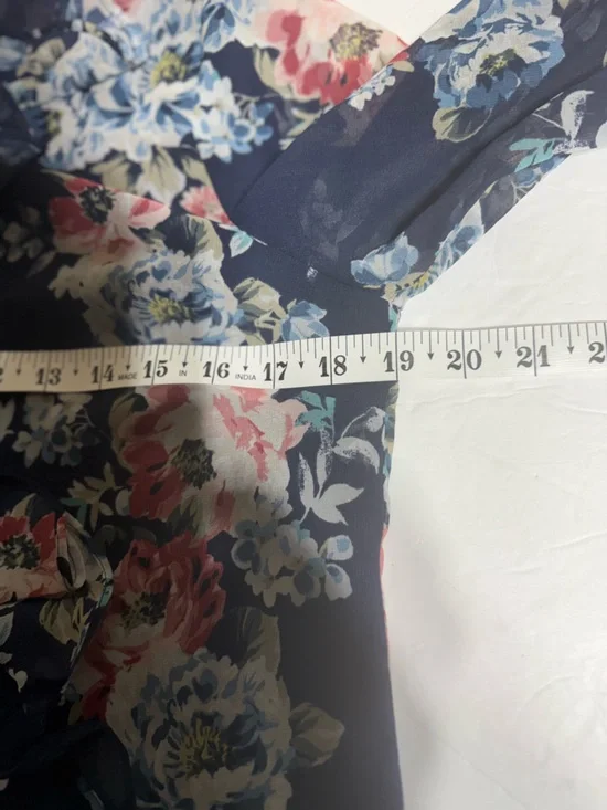 White House Black Market Navy Floral Tie-Front Blouse Size 4 - Picture 8 of 11